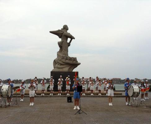 Biểu diễn trống kèn chào mừng 410 năm hình thành tỉnh Quảng Bình