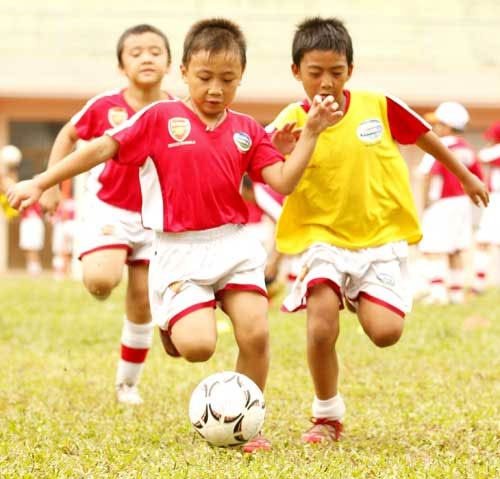 Tập cho trẻ làm quen với thể thao